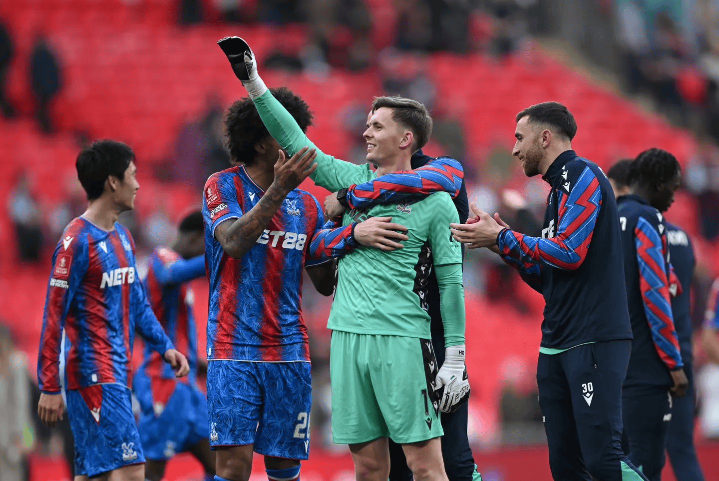 足总杯窗口期走向成谜，瓦伦西亚绝杀压哨，话题不断，赛程密集仍需轮换