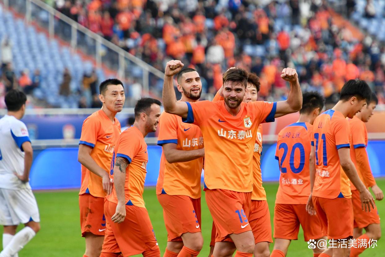 包含赛地聚焦：中超国际比赛日热度飙升，山东泰山内部沟通，信心回归，临场指挥获称赞的词条