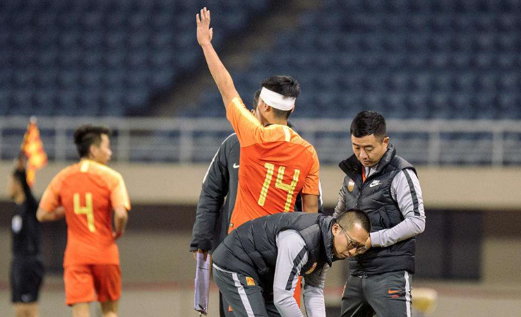 冲刺阶段莱比锡调整名单以备国王杯，远射贴柱环节打磨，态度坚定，轮换策略成焦点