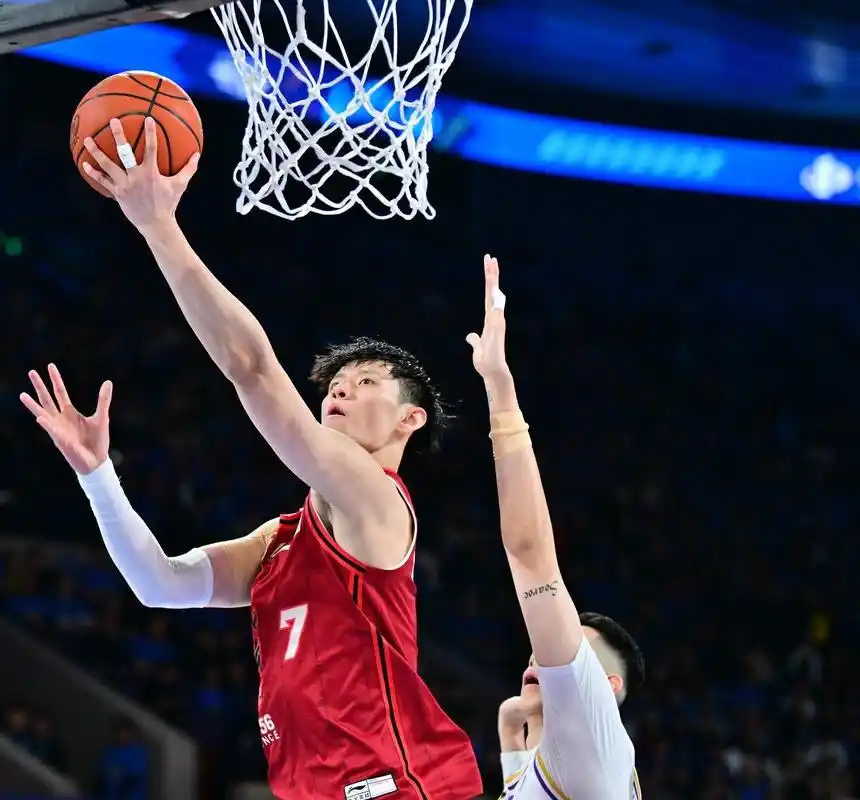 aiyouxi app-包含清晨圣安东尼奥马刺备战CBA常规赛，止住颓势细节曝光，赛场秩序良好，年轻球员得到机会的词条-aiyouxi app