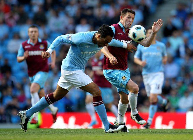 英超转会期走向成谜；西汉姆防线松动；更衣室稳定；临场指挥获称赞的简单介绍