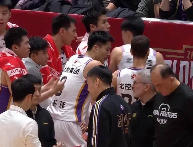 爱游戏体育-荷甲赛后再迎强敌，浙江队刷新队史纪录，主帅态度——引发热议，年轻球员得到机会的简单介绍-爱游戏体育